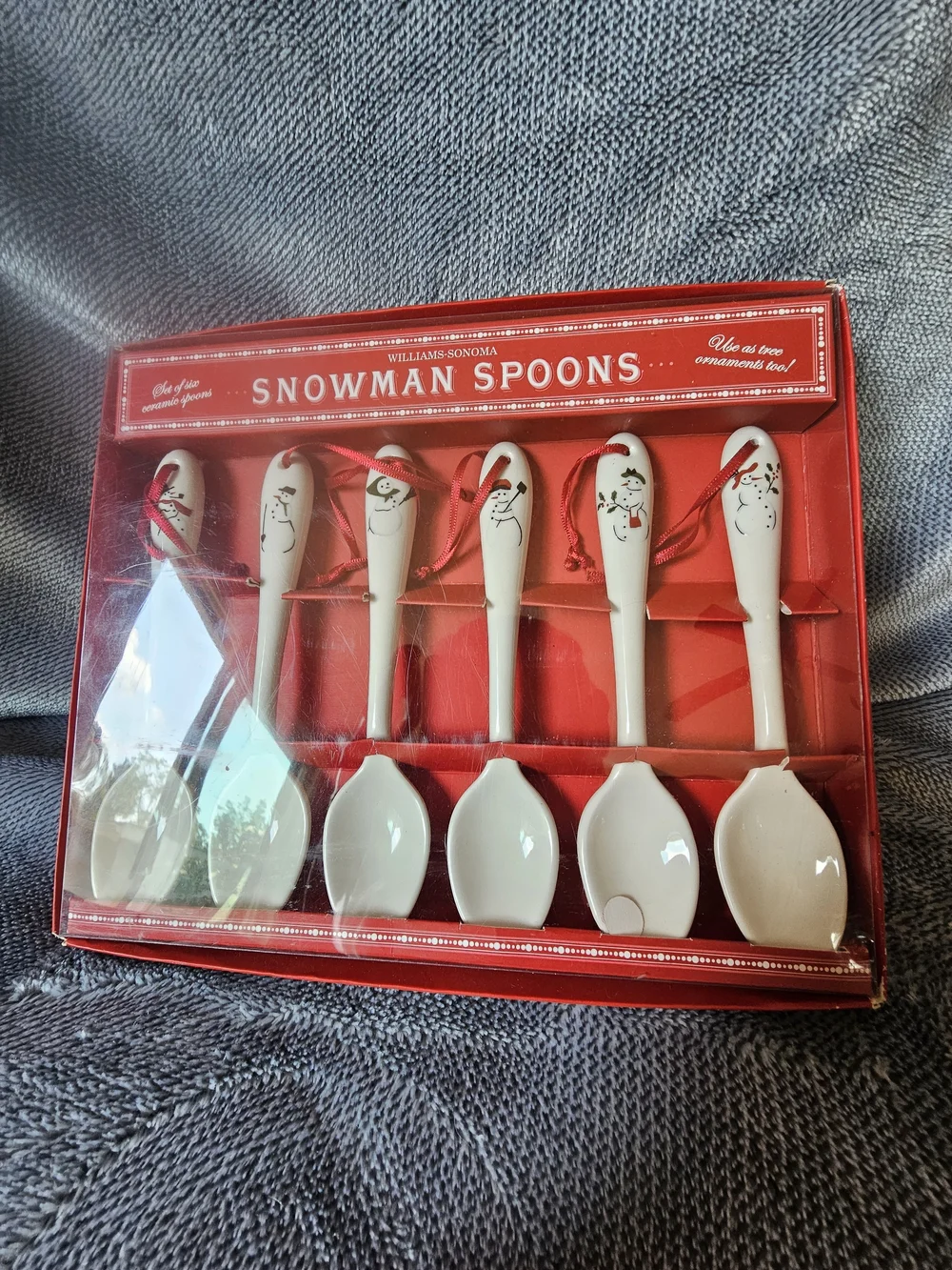 NIP Williams Sonoma White Ceramic Snowman Spoon Set with Red Ribbon